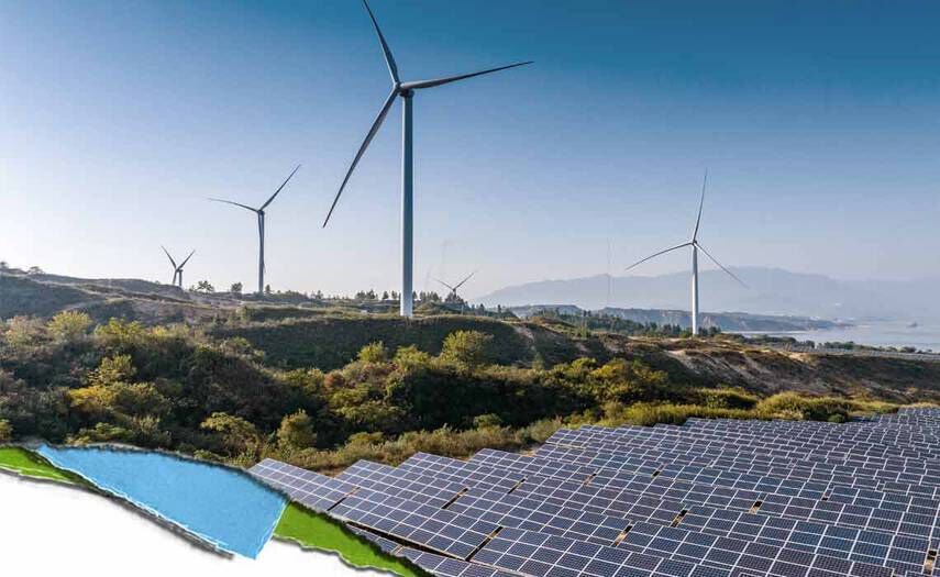 Et naturskjønt landskap med solcellepaneler i forgrunnen og vindturbiner i bakgrunnen, som viser frem fornybare energikilder.
