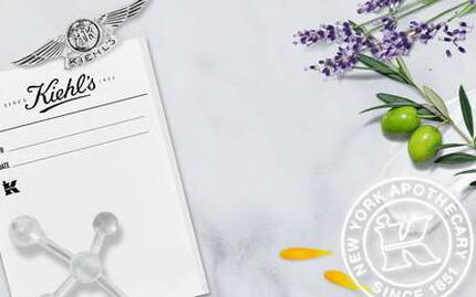 Bilde av Kiehl's logo og en historisk foto fra apoteket, med lavendel og olivenblader i bakgrunnen.