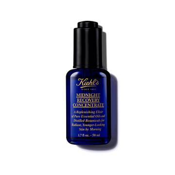 En 30 ml flaske med Kiehl's Midnight Recovery Concentrate ansiktsolje mot en hvit bakgrunn.