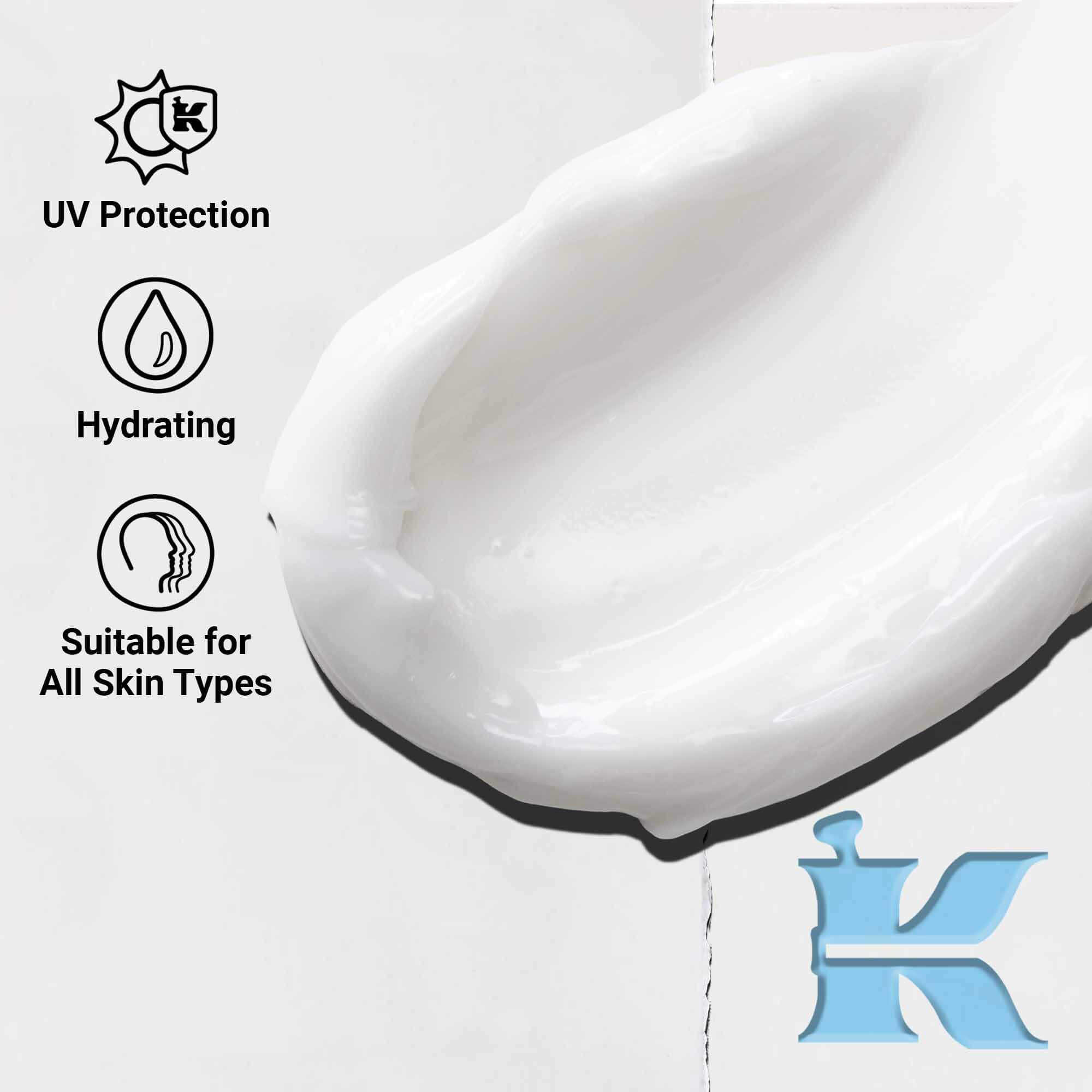 Naerbilde av Ultra Facial Cream SPF 30-tekstur som viser en lett, kremet formel. Tekst fremhever UV-beskyttelse og fuktighetsgivende fordeler.