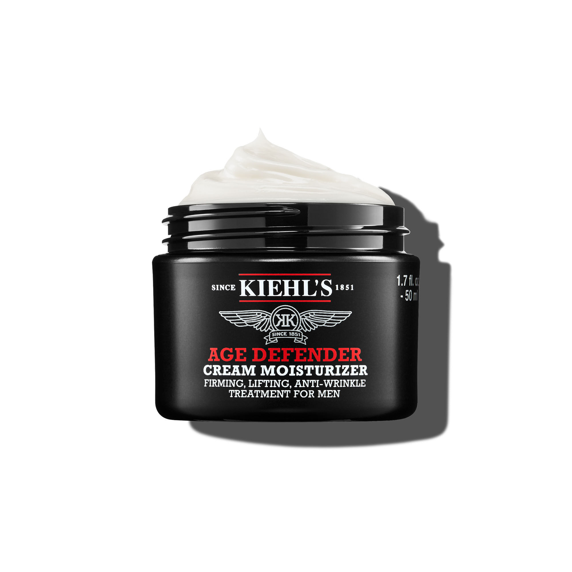 En 50 ml krukke med Kiehl's Age Defender Cream Moisturizer mot en hvit bakgrunn.