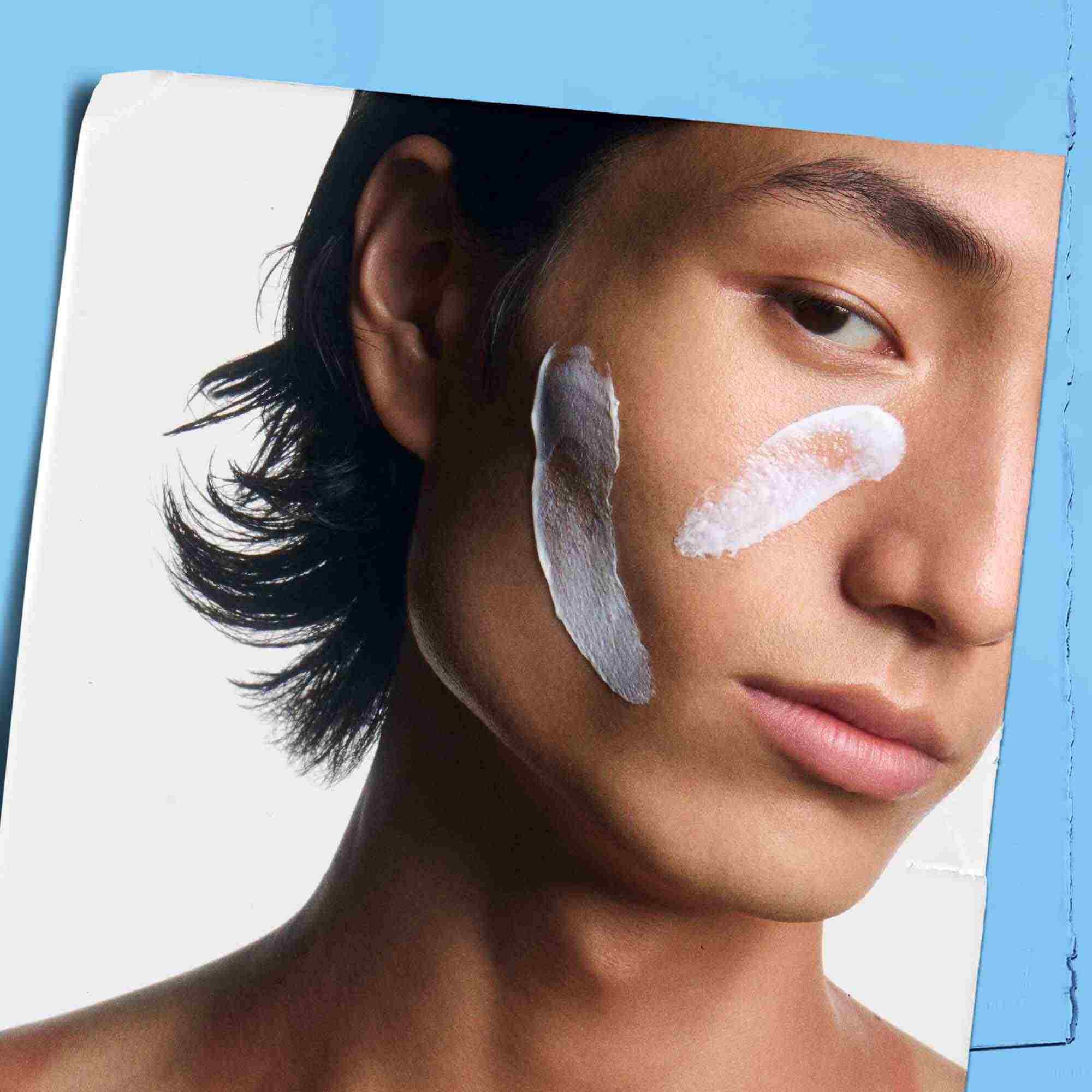 Ultra Facial Cream SPF 30 påført på en modells ansikt.