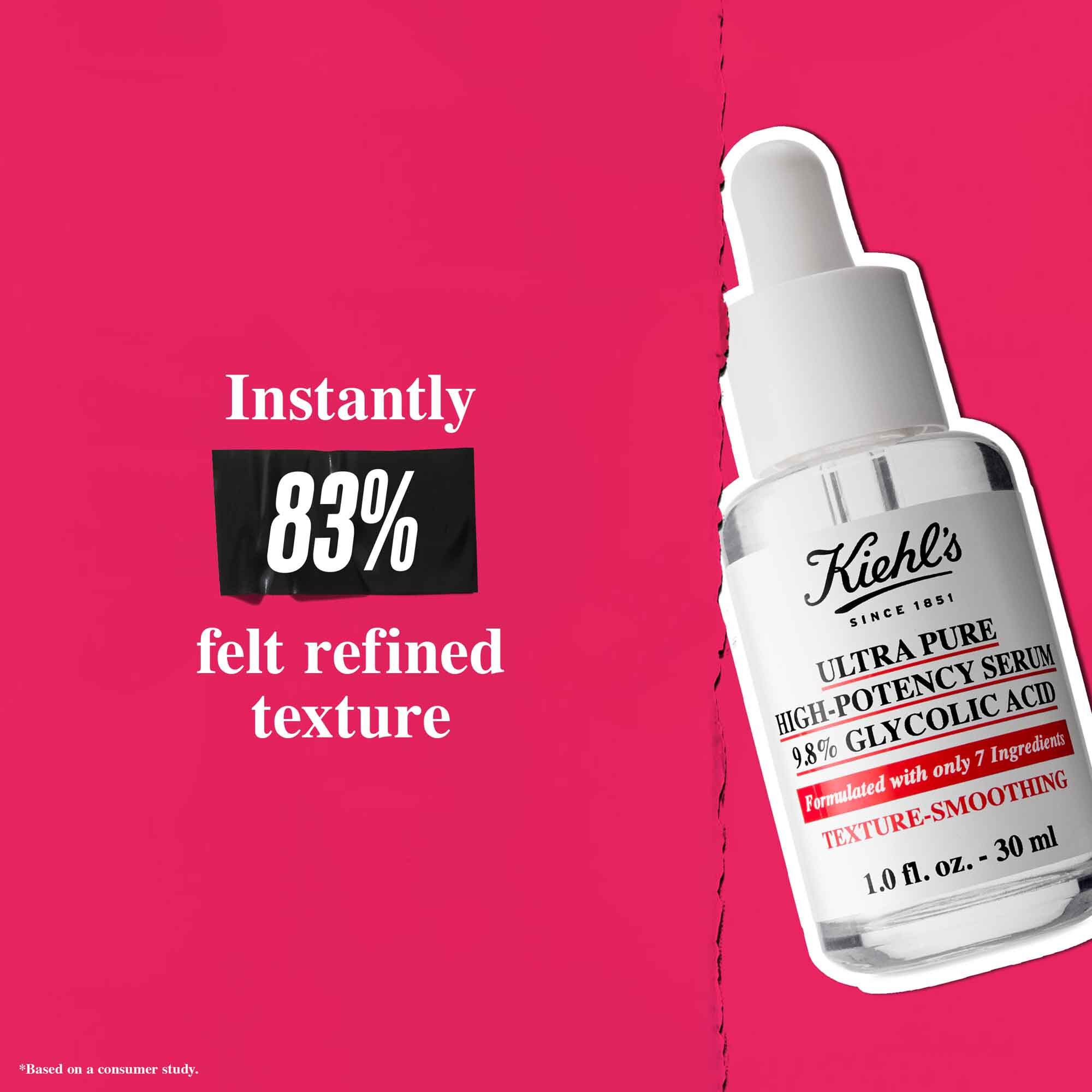 En flaske Ultra Pure 9.8% Glycolic Acid Serum mot en rosa bakgrunn med teksten: "Umiddelbart følte 83 % en forfinet tekstur."