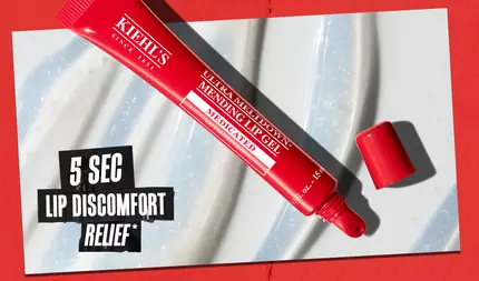 Kiehls Ultra Meltdown Mending Lip Gel reklamegrafikk. Rød medisinert tube vises over en gelprøve med tekst som markerer "5 Sec Lip Discomfort Relief" for barrierereparasjon.