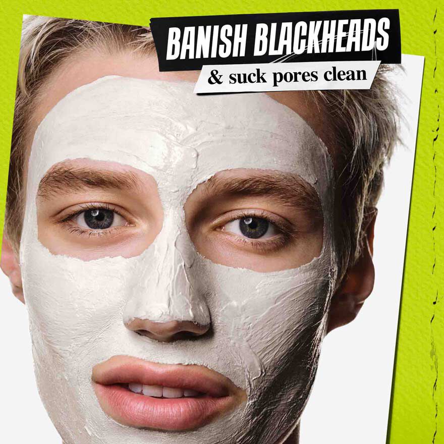 Modell med Kiehl's Rare Earth Cleansing Masque i ansiktet – renser porer på bare 10 minutter