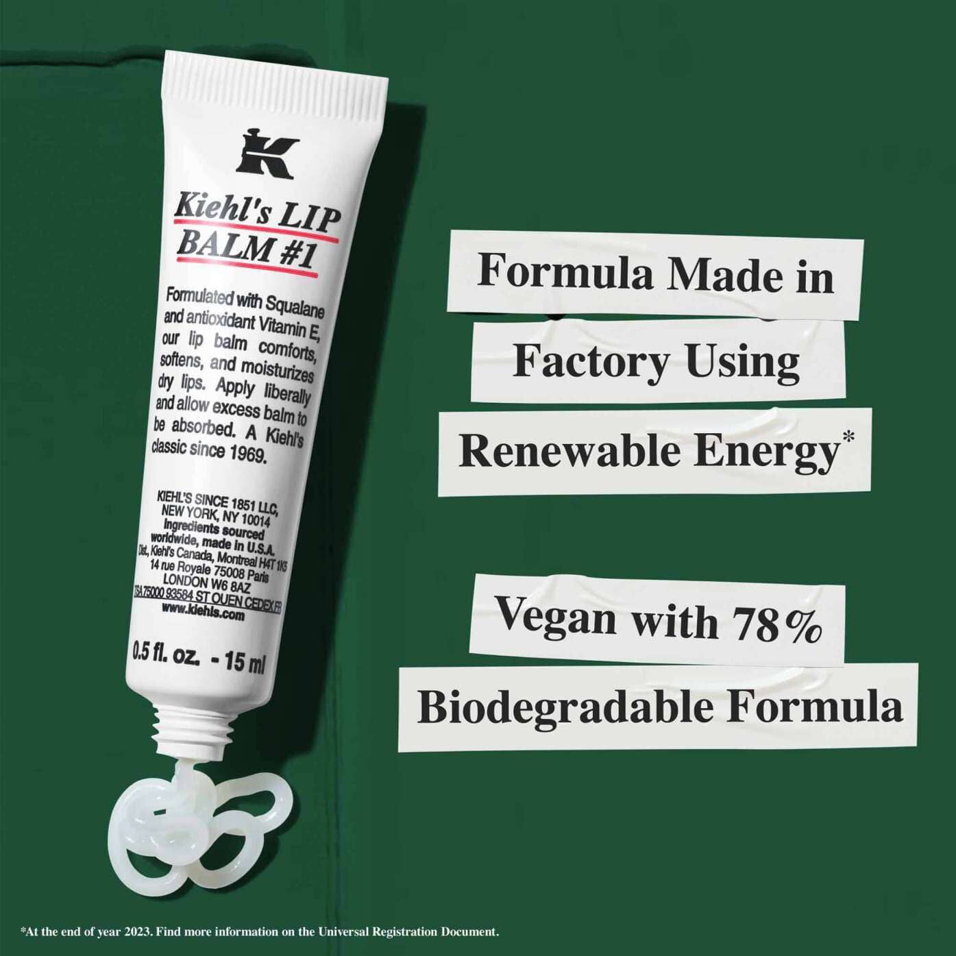 En tube Lip Balm #1 med tekst som fremhever baerekraft: "Formel produsert på en fabrikk med fornybar energi" og "Vegansk med 78 % biologisk nedbrytbar formel."