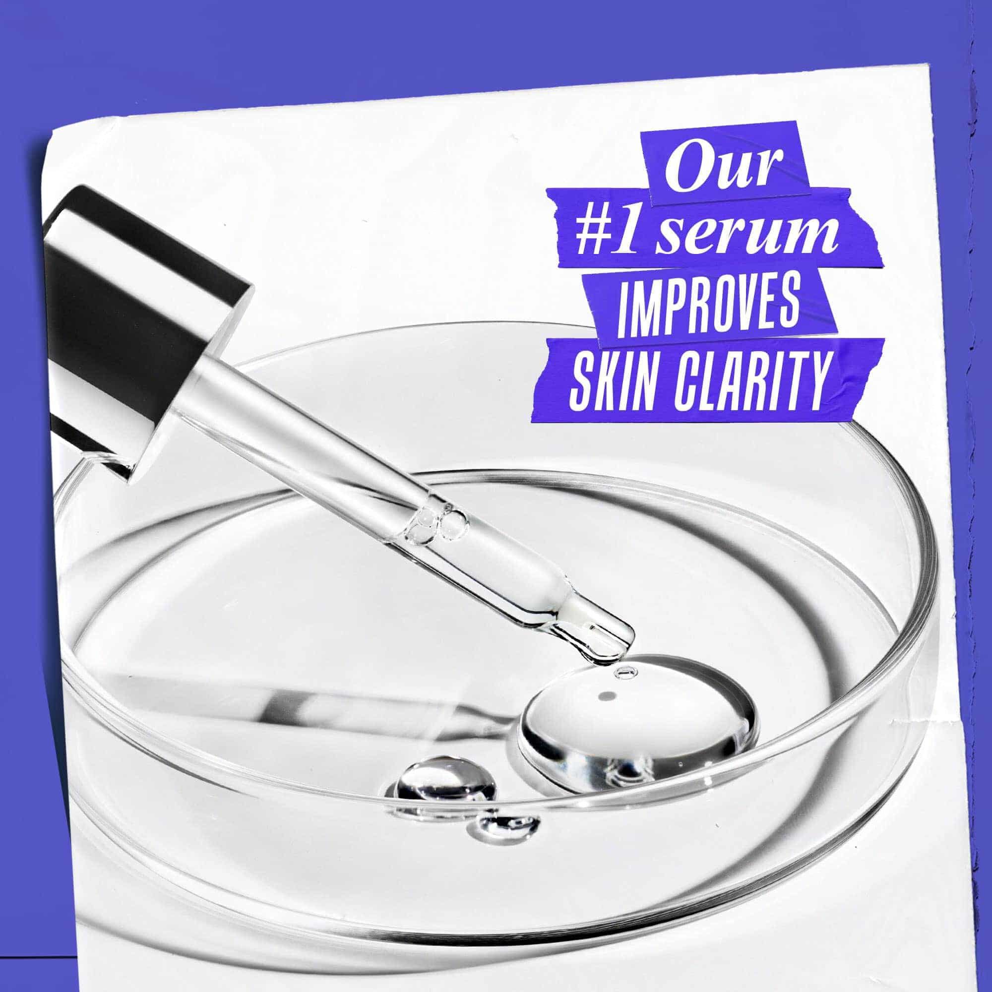 Dråpeteller som dispenserer serum i en glasskål med tekst: Vårt nr. 1 serum forbedrer hudens klarhet.