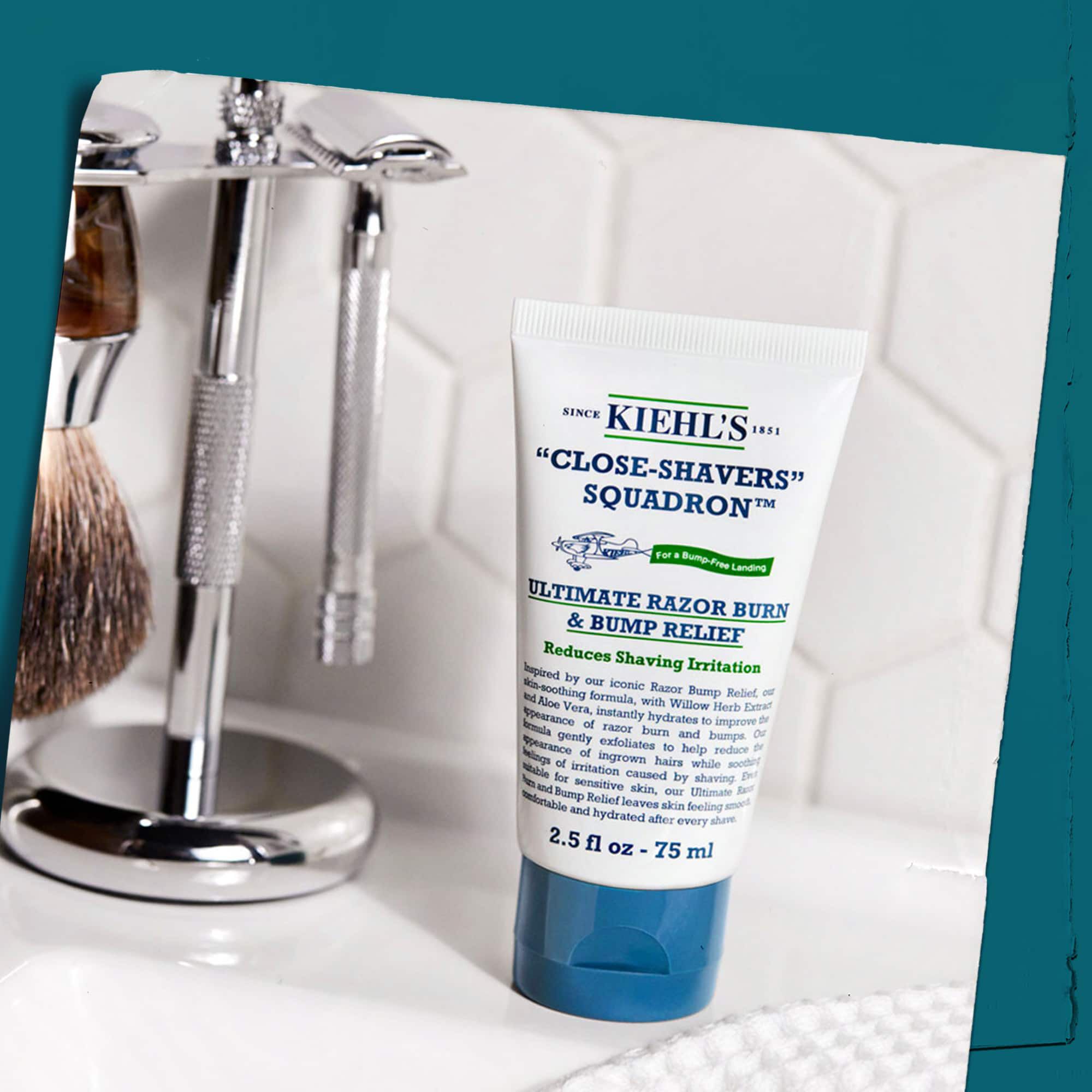 Tube med Close Shavers Squadron Smooth Glider Precision Shave Lotion vist med barberverktøy, som understreker bruken i en barberingsrutine.